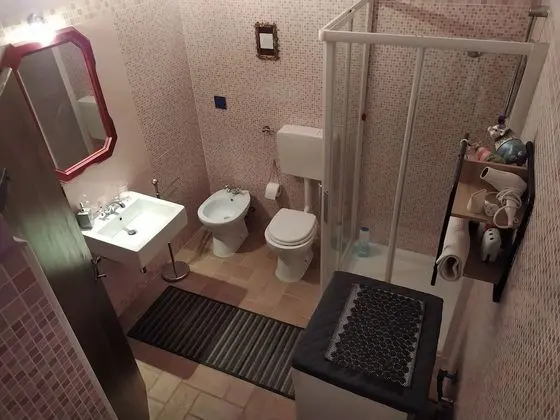Design Üç Kişilik Oda, Ortak Banyo, Zemin Kat (Arancione)