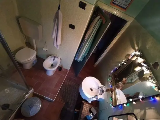 Tek Büyük Yataklı Oda, Ortak Banyo (Azzurra)