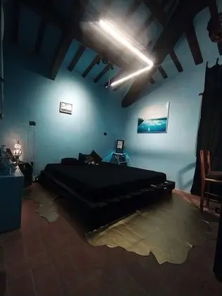 Tek Büyük Yataklı Oda, Ortak Banyo (Azzurra)