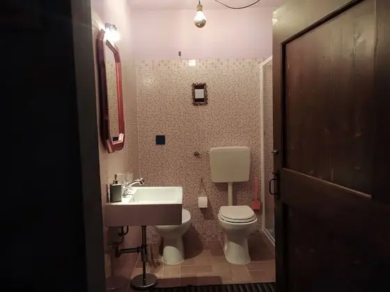 Tek Büyük Yataklı Oda, Ortak Banyo, Zemin Kat (Blu)
