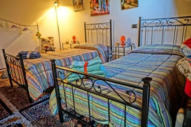 Tek Büyük veya İki Ayrı Yataklı Oda, Ortak Banyo