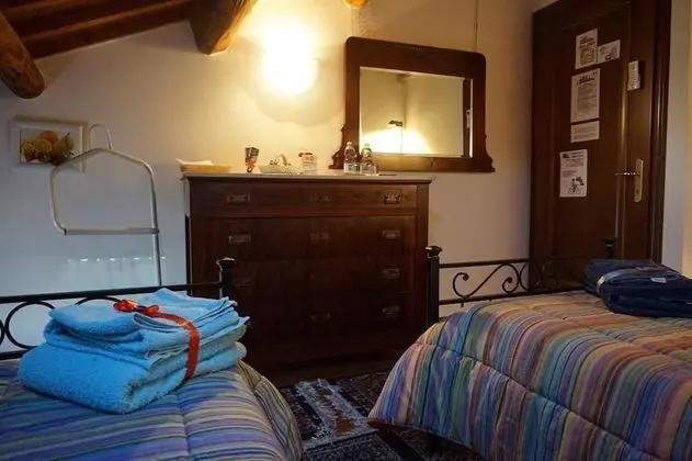 Tek Büyük veya İki Ayrı Yataklı Oda, Ortak Banyo