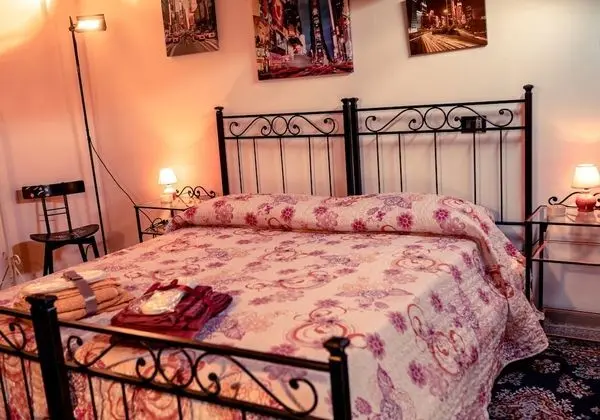 Tek Büyük veya İki Ayrı Yataklı Oda, Ortak Banyo