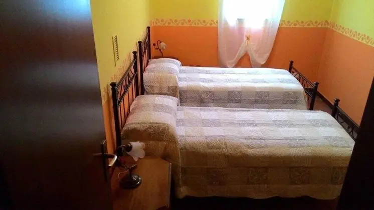 İki Ayrı Yataklı Oda, Ortak Banyo