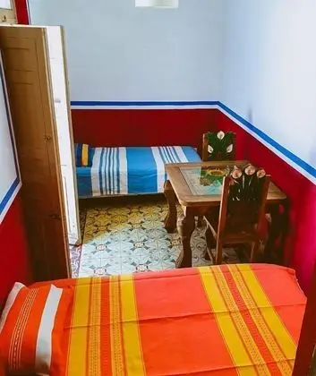Oda, 2 Tek Kişilik Yatak, Ortak Banyo