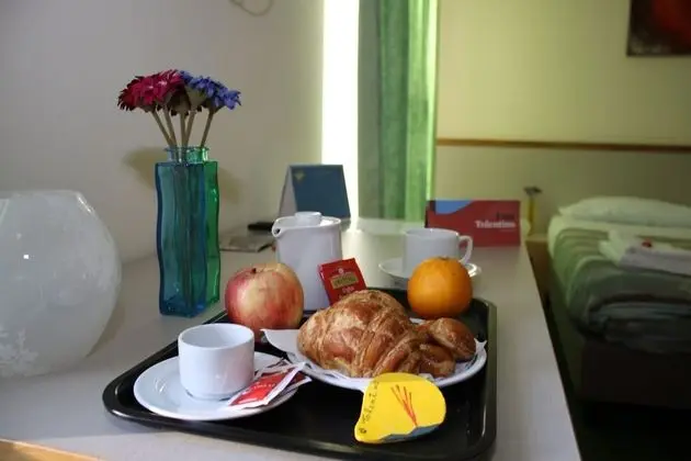 Tek Büyük veya İki Ayrı Yataklı Oda, Deniz Manzaralı