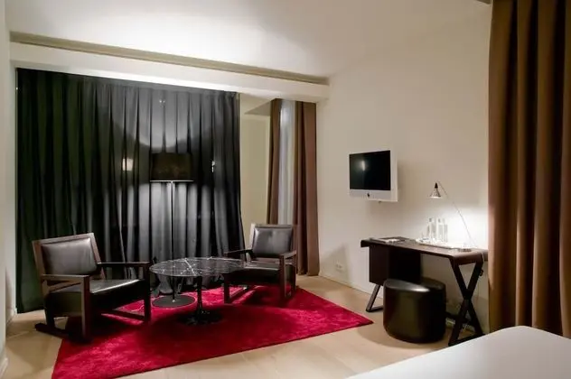 Junior Tek Büyük veya İki Ayrı Yataklı Oda