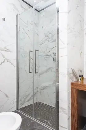 Deluxe Tek Büyük Yataklı Oda, Bahçeli