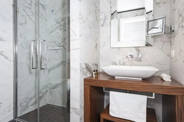 Deluxe Tek Büyük Yataklı Oda, Bahçeli