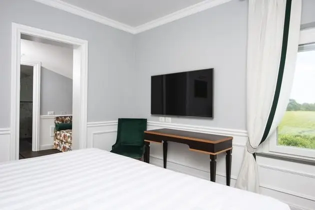 Junior Süit, Balkon