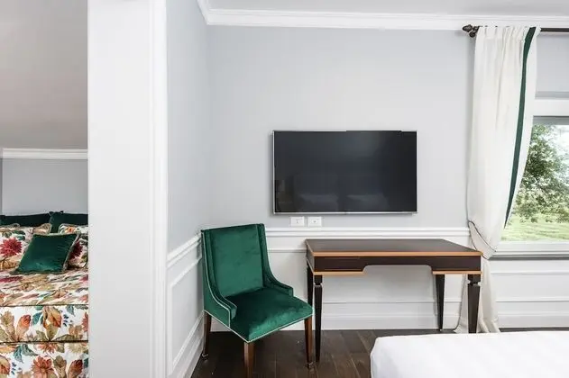 Junior Süit, Balkon