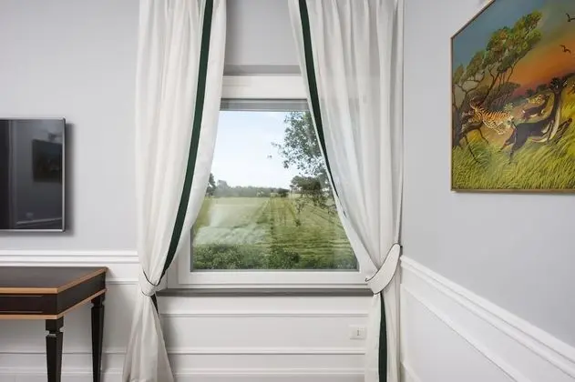 Junior Süit, Balkon