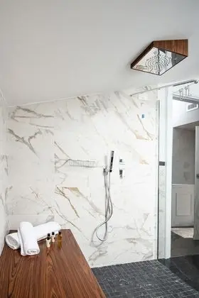 Junior Süit, Balkon