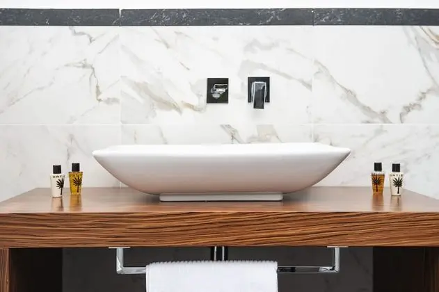 Junior Süit, Balkon