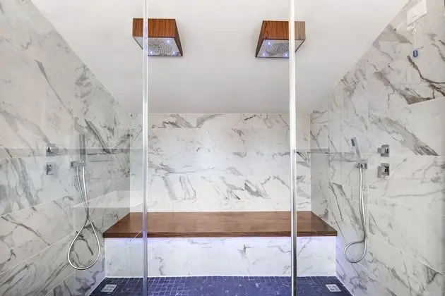 Junior Süit, Balkon