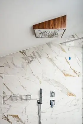 Junior Süit, Balkon