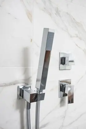 Junior Süit, Balkon