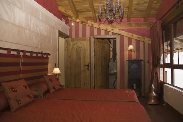 Superior Tek Büyük Yataklı Oda (Medieval)