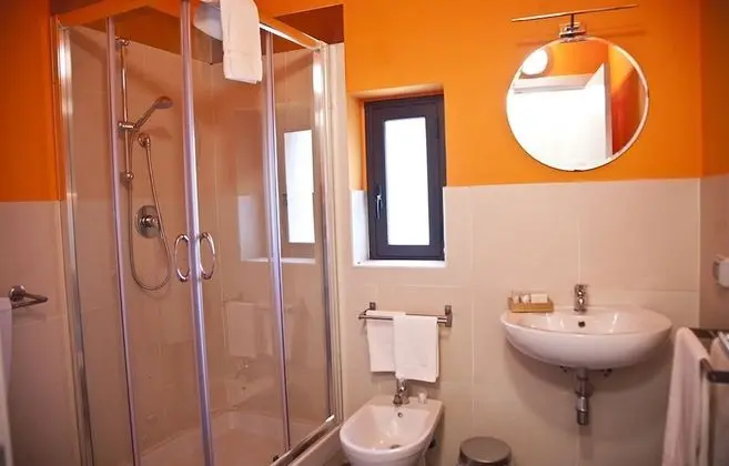 Üç Kişilik Oda, Şehir Manzaralı