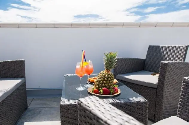 Elite Oda, Kısmi Deniz Manzaralı (Atene)