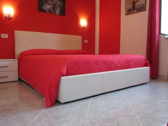 Apart Daire, 1 Büyük (Queen) Boy Yatak ve Çekyat (Stupendo)