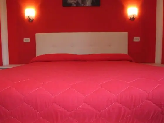 Apart Daire, 1 Büyük (Queen) Boy Yatak ve Çekyat (Stupendo)