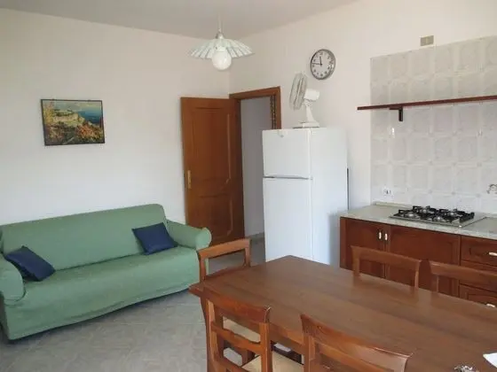 Apart Daire, 1 Büyük (Queen) Boy Yatak ve Çekyat (Stupendo)