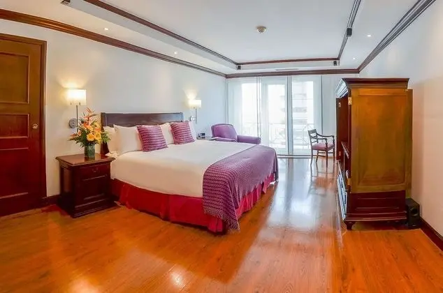 Master Suite 1 King Bed