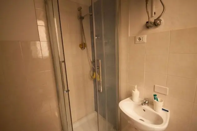 Ortak Ranzalı Oda, Karma Ranzalı Oda, Ortak Banyo, Şehir Manzaralı (5-Bed)