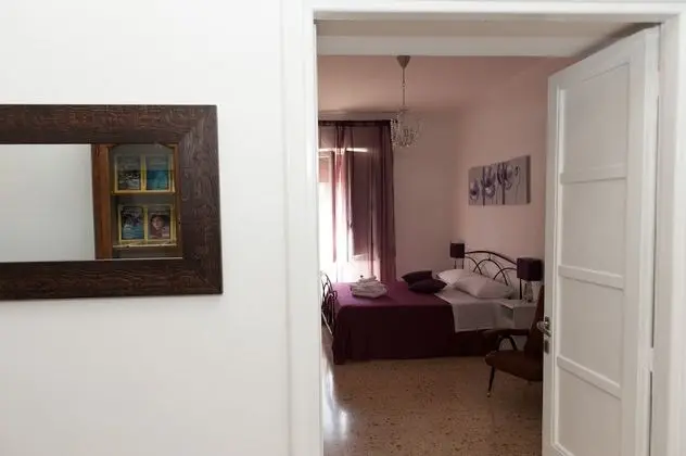 Tek Büyük Yataklı Oda, Ortak Banyo