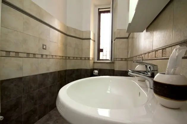 Tek Büyük Yataklı Oda, Ortak Banyo