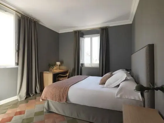 Standard Tek Büyük Yataklı Oda