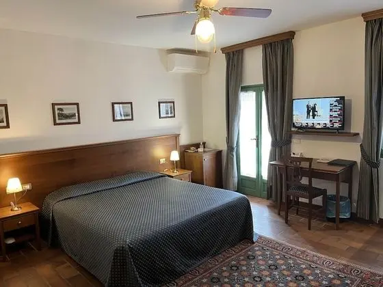 Büyük Yataklı Tek Kişilik Oda