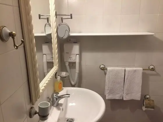 Büyük Yataklı Tek Kişilik Oda