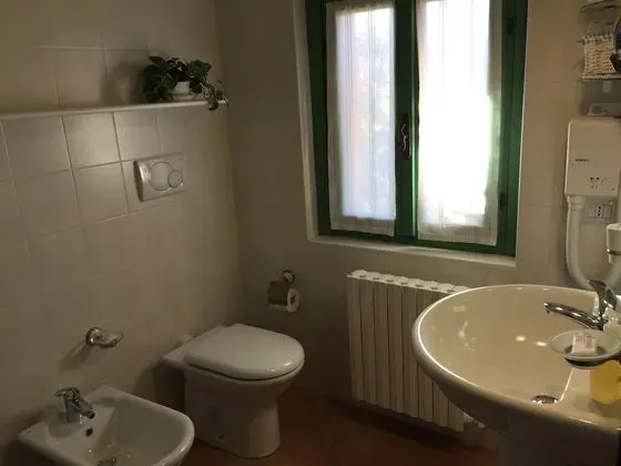 Büyük Yataklı Tek Kişilik Oda