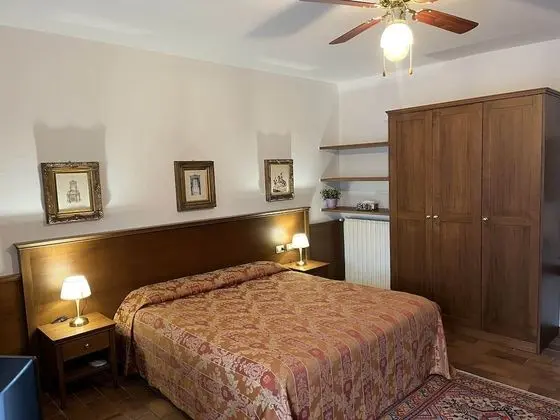 Classic Tek Büyük Yataklı Oda