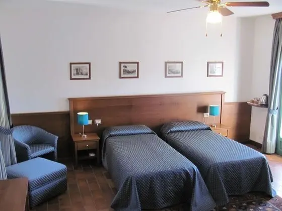 Classic Tek Büyük Yataklı Oda