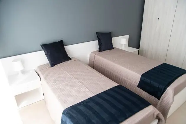 Tek Büyük veya İki Ayrı Yataklı Oda, Ortak Banyo