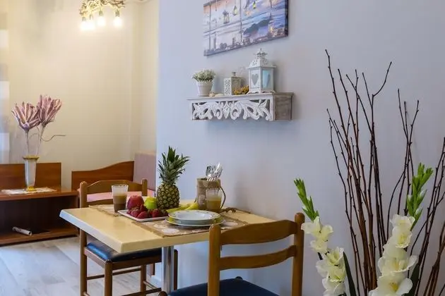 Odada yemek servisi