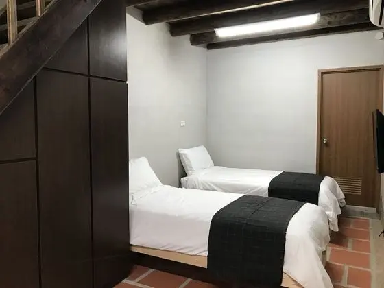 Dört Kişilik Oda, Sigara İçilmez (A)