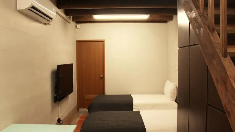 Dört Kişilik Oda, Sigara İçilmez (A)