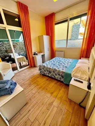 Basic Tek Büyük veya İki Ayrı Yataklı Oda