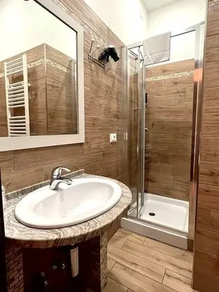 Basic Tek Büyük veya İki Ayrı Yataklı Oda