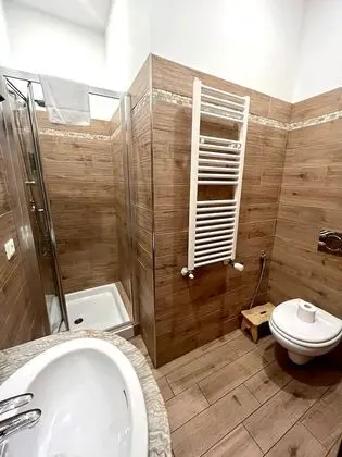 Basic Tek Büyük veya İki Ayrı Yataklı Oda