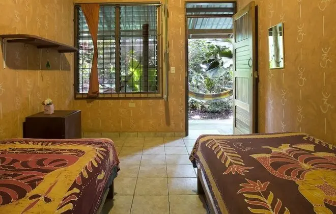 İki Ayrı Yataklı Oda, 2 Tek Kişilik Yatak, Ortak Banyo