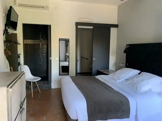 Standard Tek Büyük Yataklı Oda