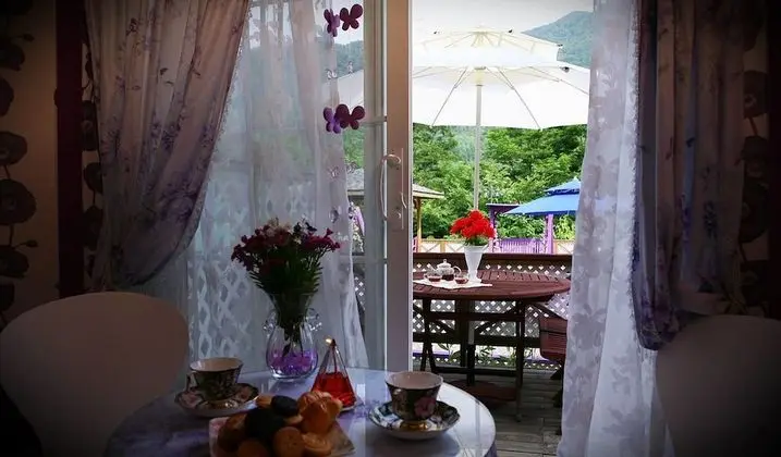 Tek Büyük Yataklı Oda (A: Freesia / Statis)