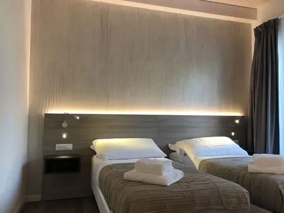 Panoramic Tek Büyük veya İki Ayrı Yataklı Oda, Balkon, Havuz Manzaralı