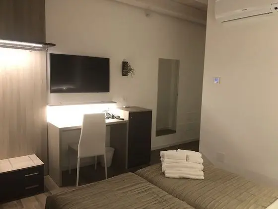 Panoramic Tek Büyük veya İki Ayrı Yataklı Oda, Balkon, Havuz Manzaralı