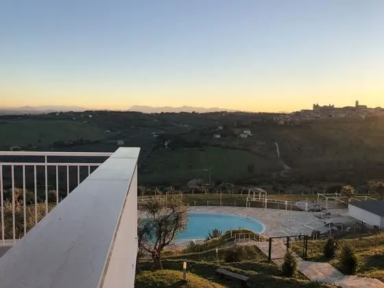 Panoramic Tek Büyük veya İki Ayrı Yataklı Oda, Balkon, Havuz Manzaralı